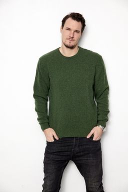 Circle supply sustainable fashion oak_roundneck_green_look